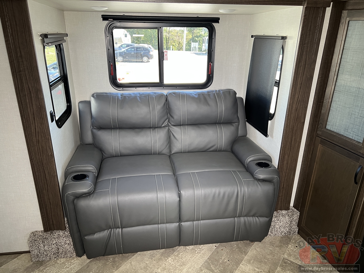 2021 Winnebago Voyage Fifth Wheel