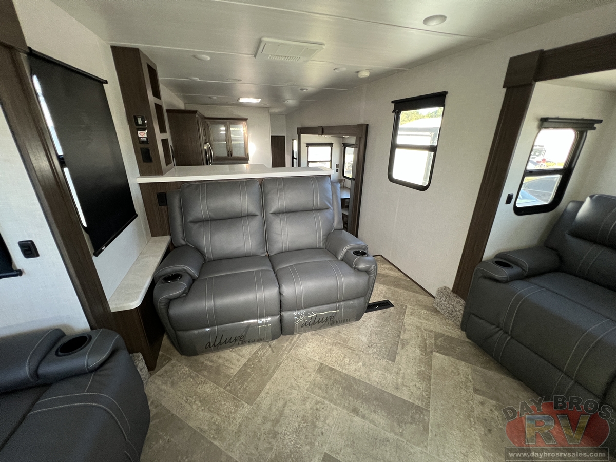 2021 Winnebago Voyage Fifth Wheel