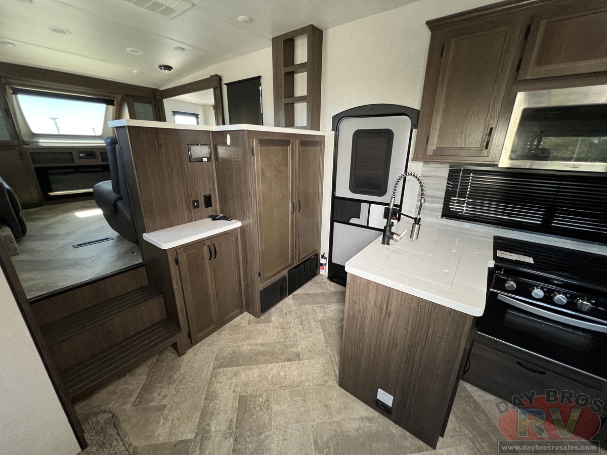 2021 Winnebago Voyage Fifth Wheel