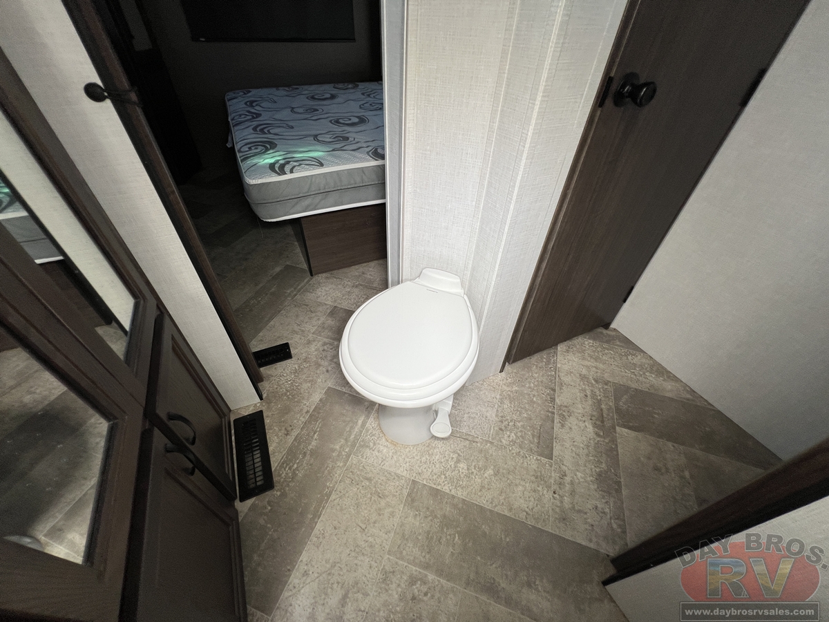 2021 Winnebago Voyage Fifth Wheel