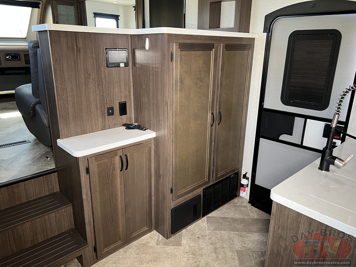 2021 Winnebago Voyage Fifth Wheel