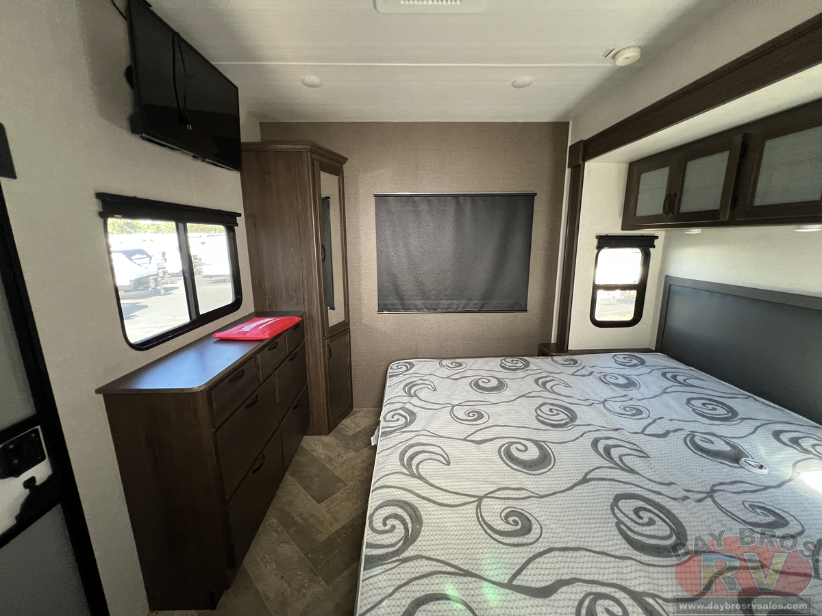 2021 Winnebago Voyage Fifth Wheel