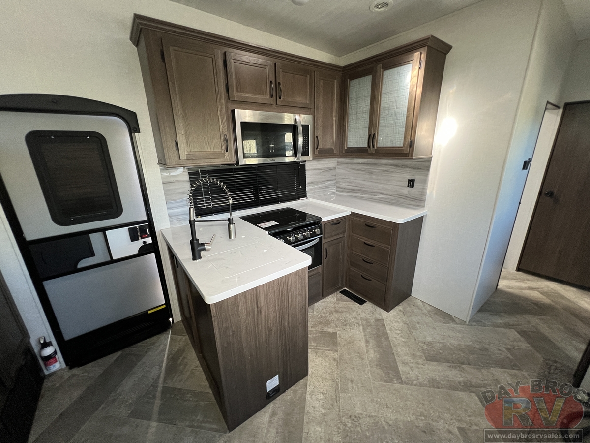 2021 Winnebago Voyage Fifth Wheel