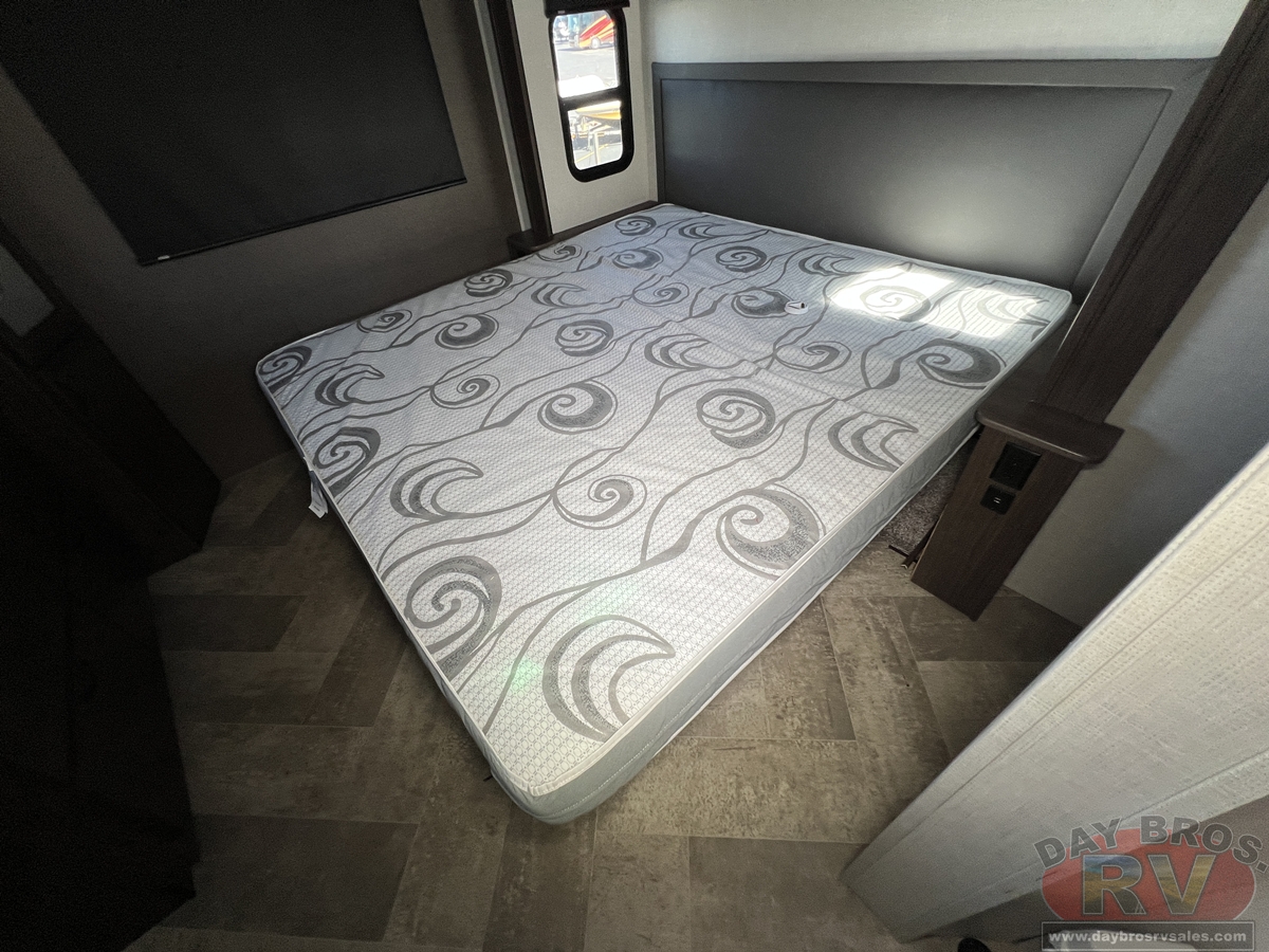 2021 Winnebago Voyage Fifth Wheel