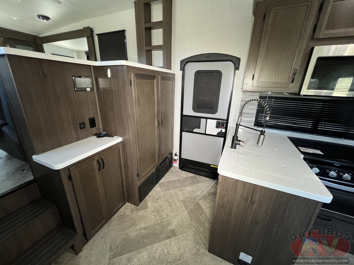 2021 Winnebago Voyage Fifth Wheel