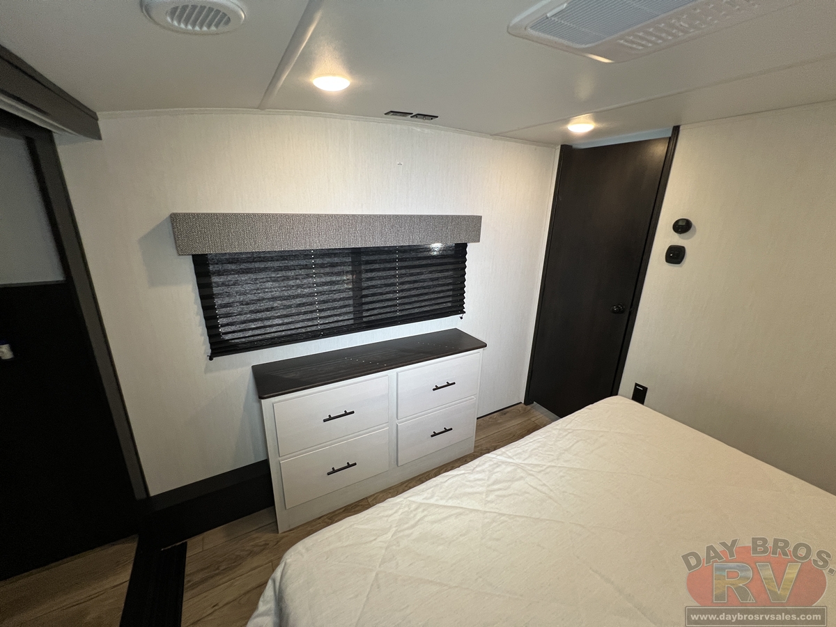 2025 Forest River Sabre 33RLP Fifth Wheel