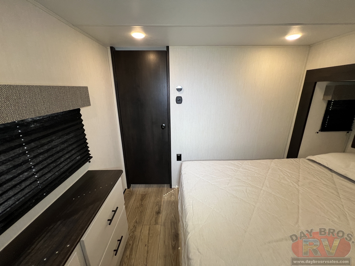 2025 Forest River Sabre 33RLP Fifth Wheel