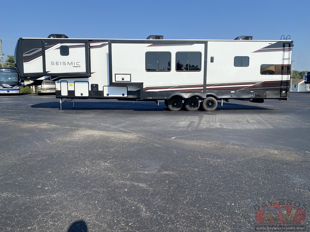 2027 Jayco Seismic Fifth Wheel Toy Hauler 413 Toy Hauler Fifth Wheel