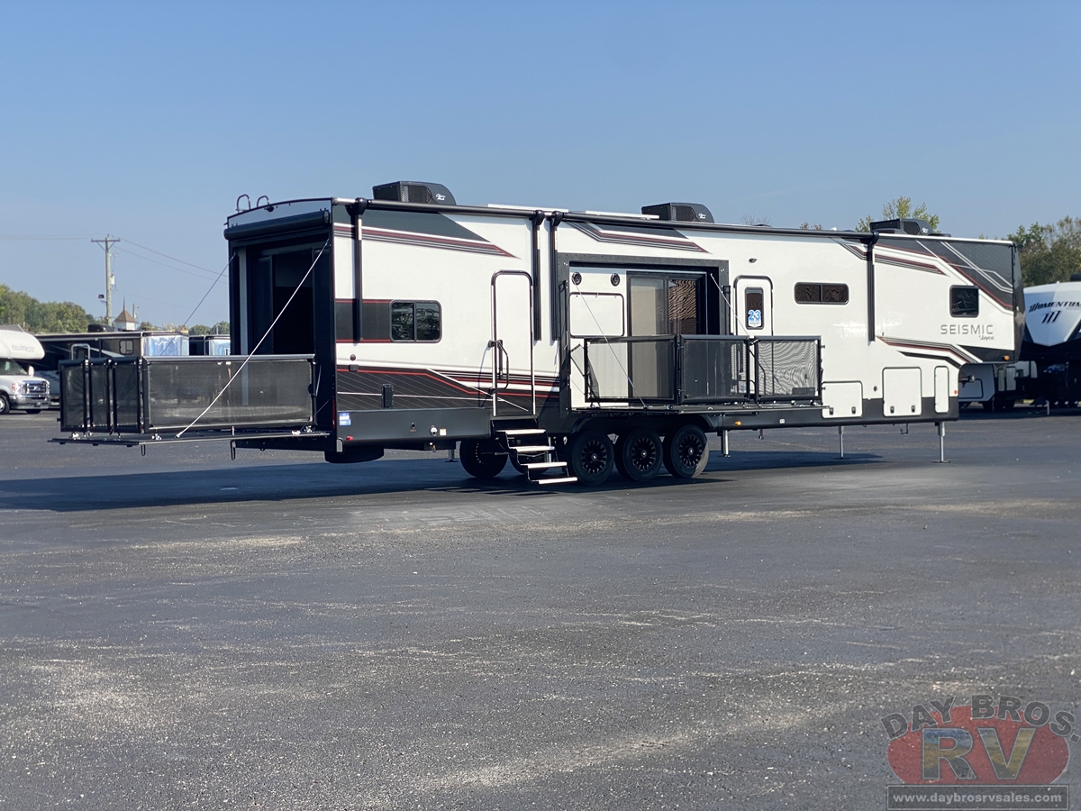 2027 Jayco Seismic Fifth Wheel Toy Hauler 413 Toy Hauler Fifth Wheel