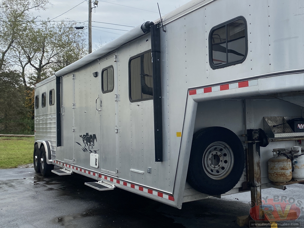 1994 Hart Trailers Aluminum Deluxe Slant Horse Trailer