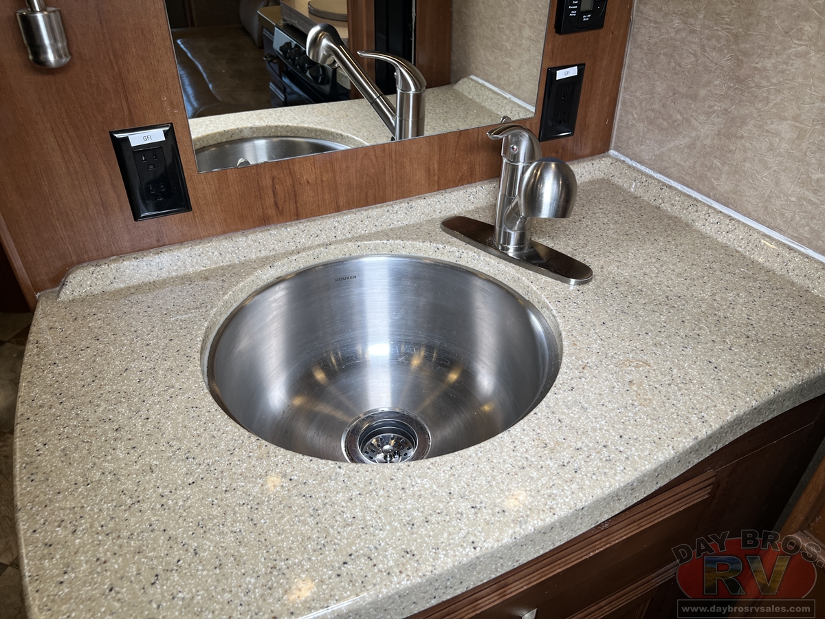 2015 Coachmen Concord 300TS Ford Motorhome