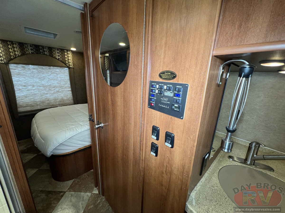 2015 Coachmen Concord 300TS Ford Motorhome
