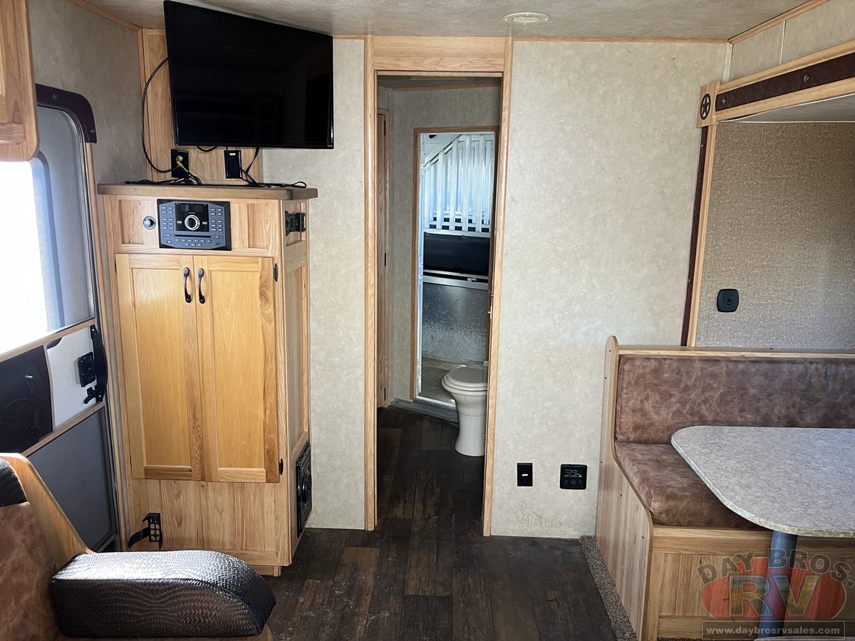 2019 Bison Coach Ranger Horse Trailer