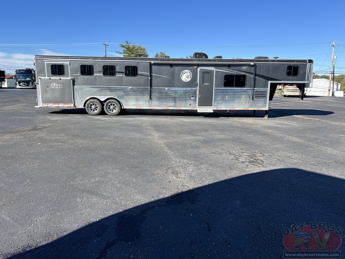2019 Bison Coach Ranger Horse Trailer