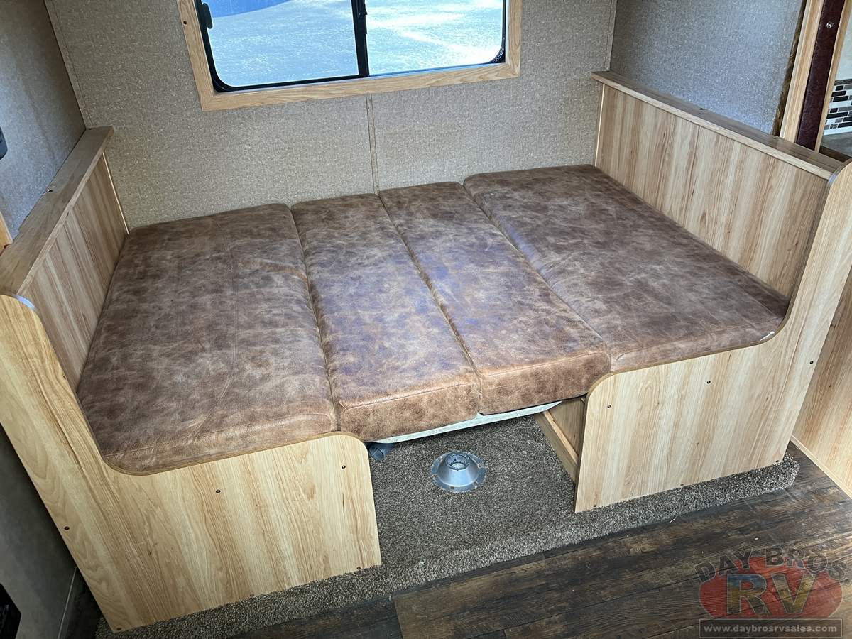 2019 Bison Coach Ranger Horse Trailer