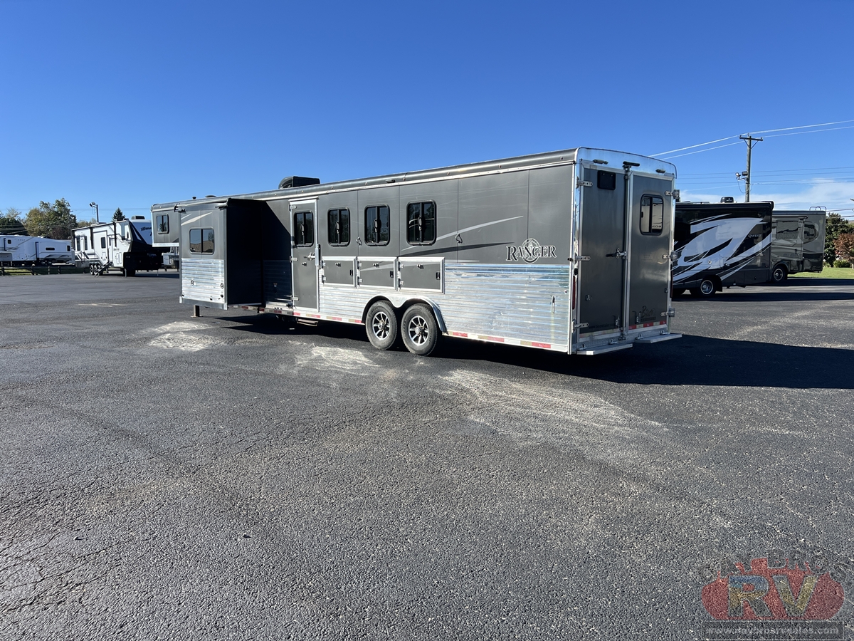 2019 Bison Coach Ranger Horse Trailer