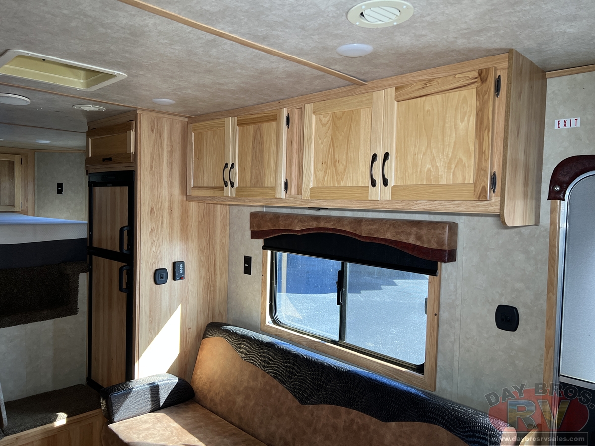 2019 Bison Coach Ranger Horse Trailer