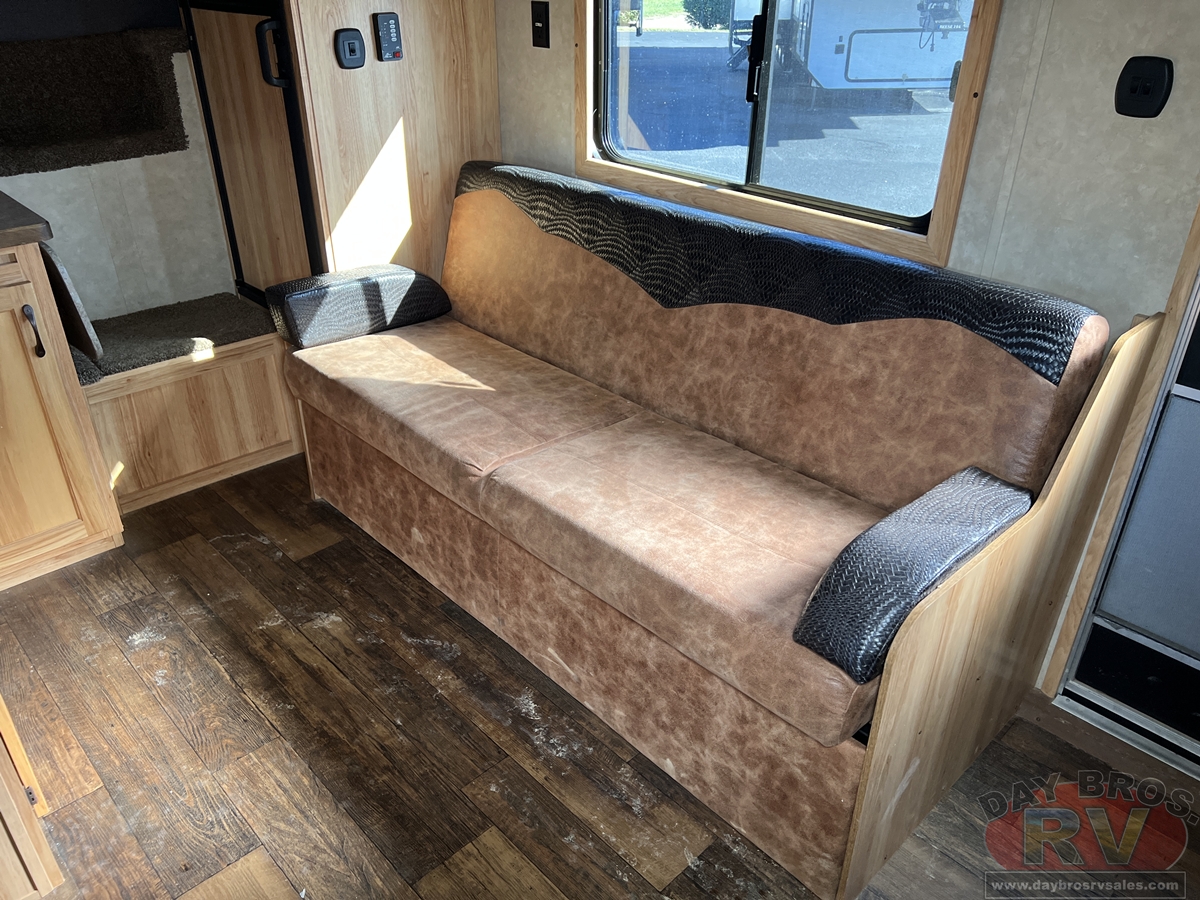 2019 Bison Coach Ranger Horse Trailer