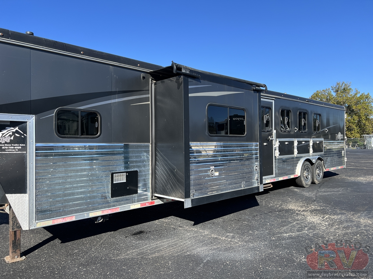 2019 Bison Coach Ranger Horse Trailer