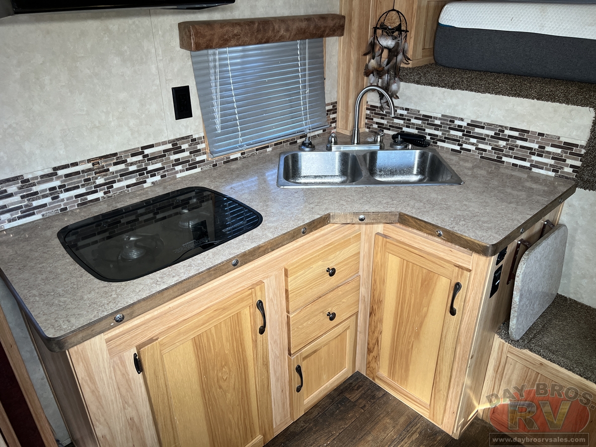 2019 Bison Coach Ranger Horse Trailer
