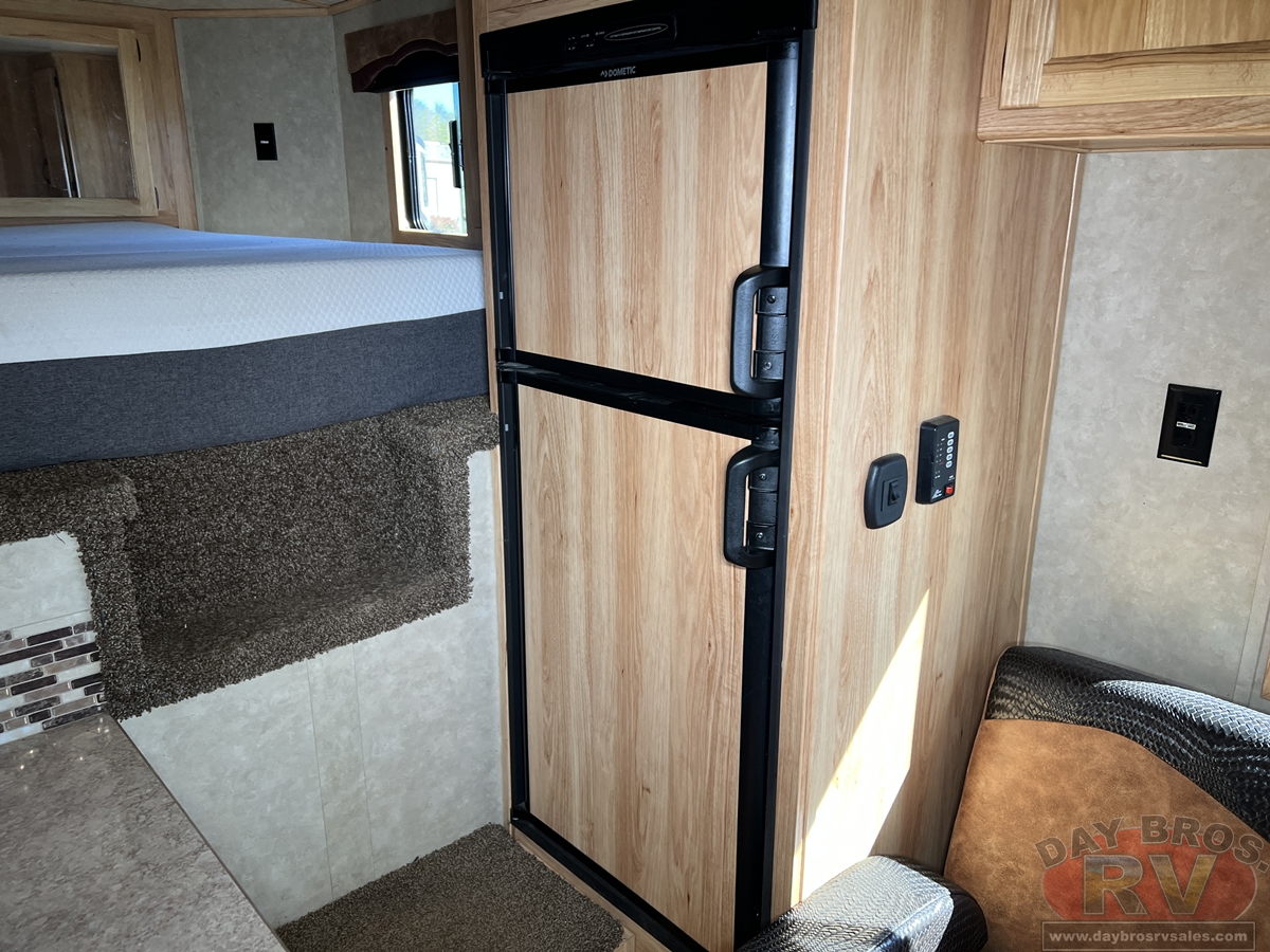 2019 Bison Coach Ranger Horse Trailer