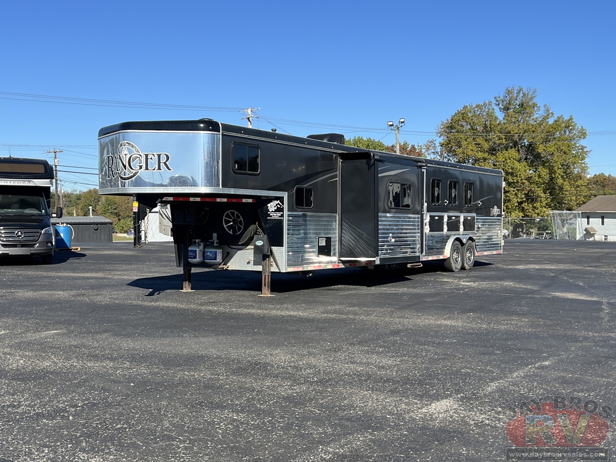 2019 Bison Coach Ranger Horse Trailer