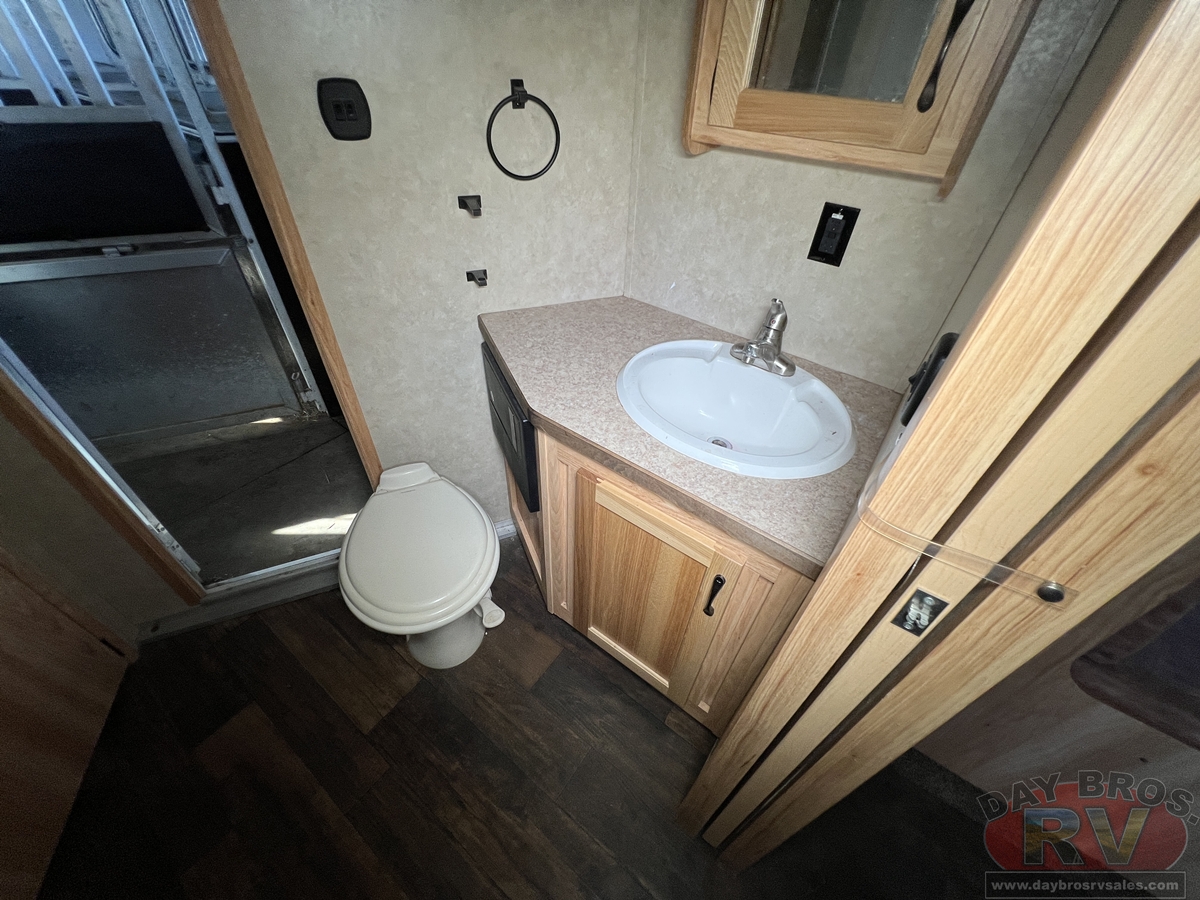 2019 Bison Coach Ranger Horse Trailer