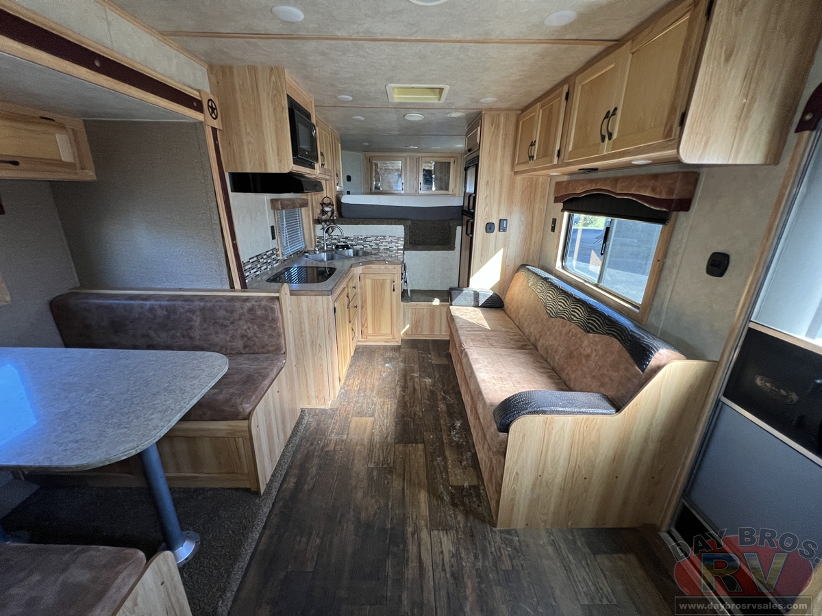 2019 Bison Coach Ranger Horse Trailer