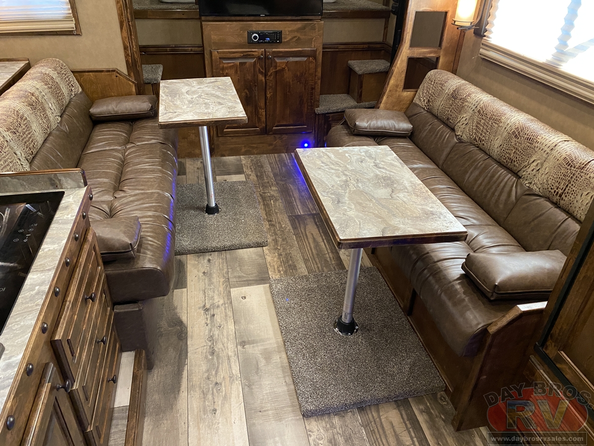 2021 Bloomer Trailers Evolution Outlaw Conversion Horse Trailer