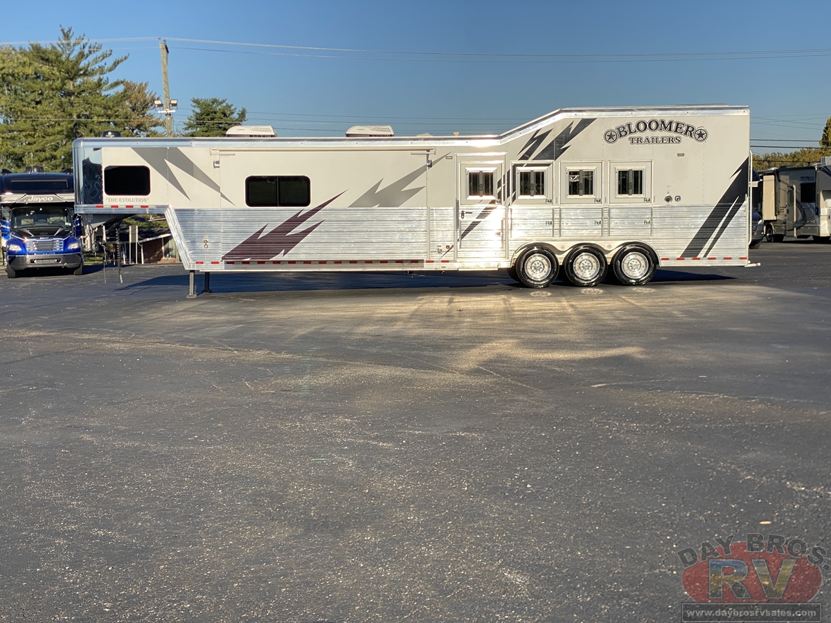 2021 Bloomer Trailers Evolution Outlaw Conversion Horse Trailer