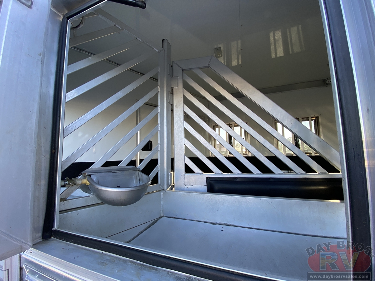 2021 Bloomer Trailers Evolution Outlaw Conversion Horse Trailer