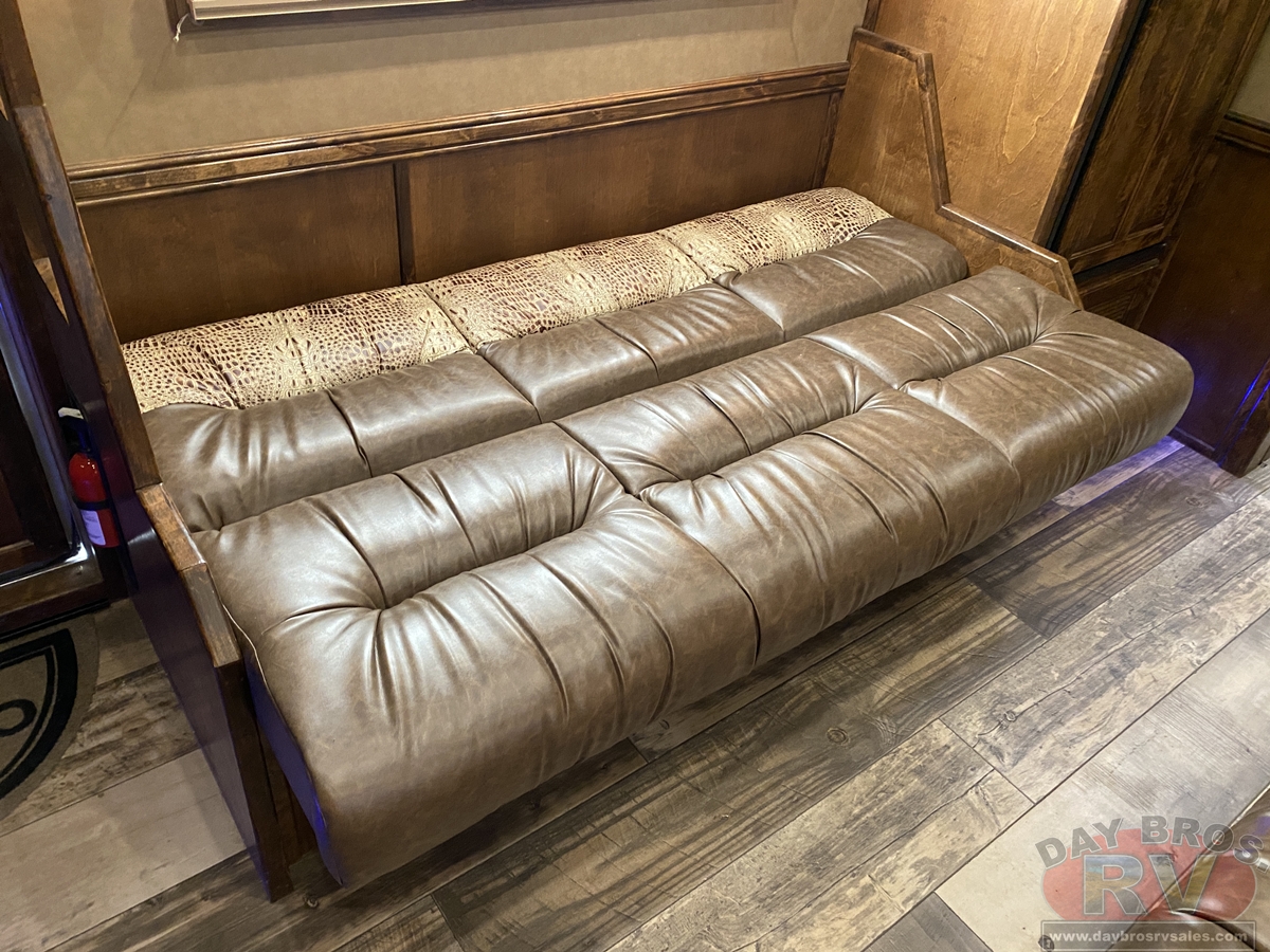 2021 Bloomer Trailers Evolution Outlaw Conversion Horse Trailer