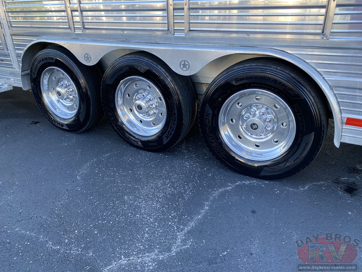2021 Bloomer Trailers Evolution Outlaw Conversion Horse Trailer
