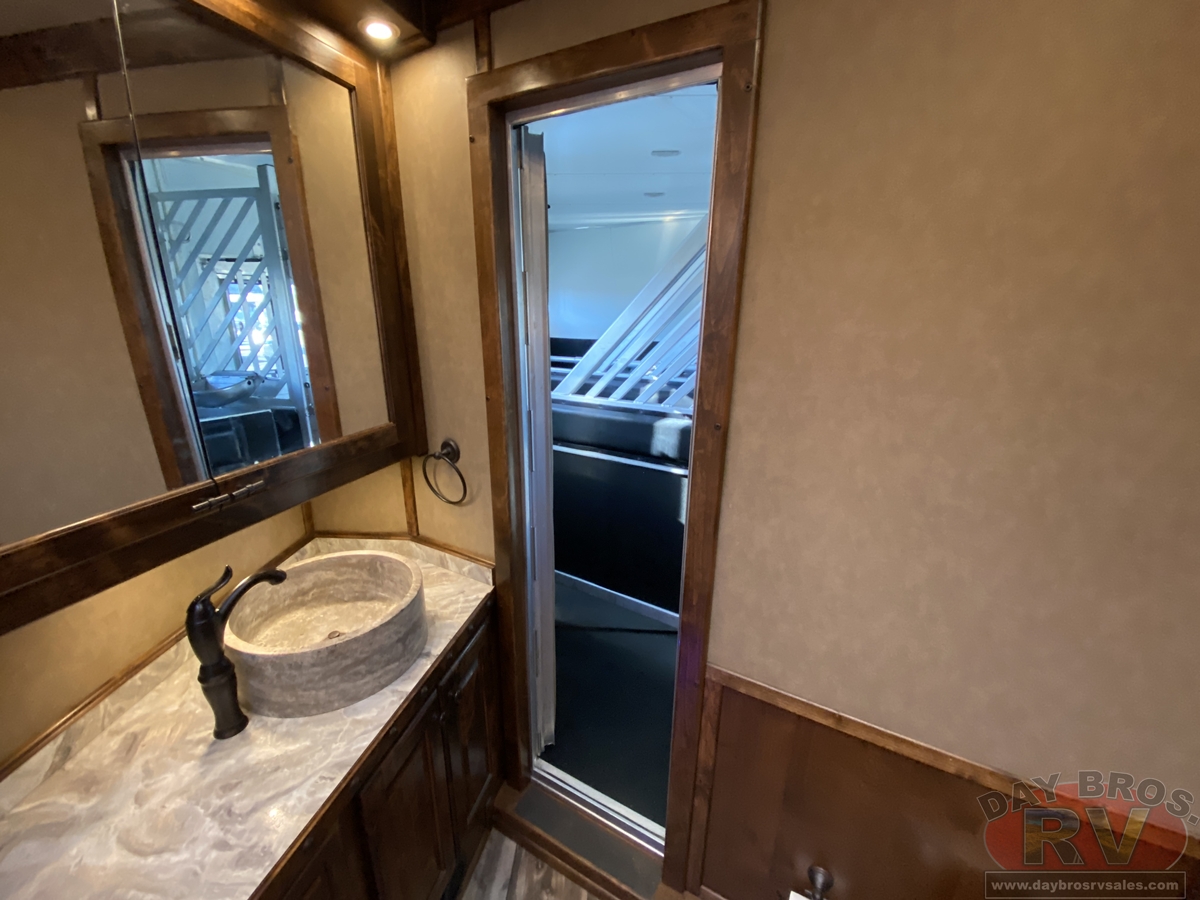 2021 Bloomer Trailers Evolution Outlaw Conversion Horse Trailer