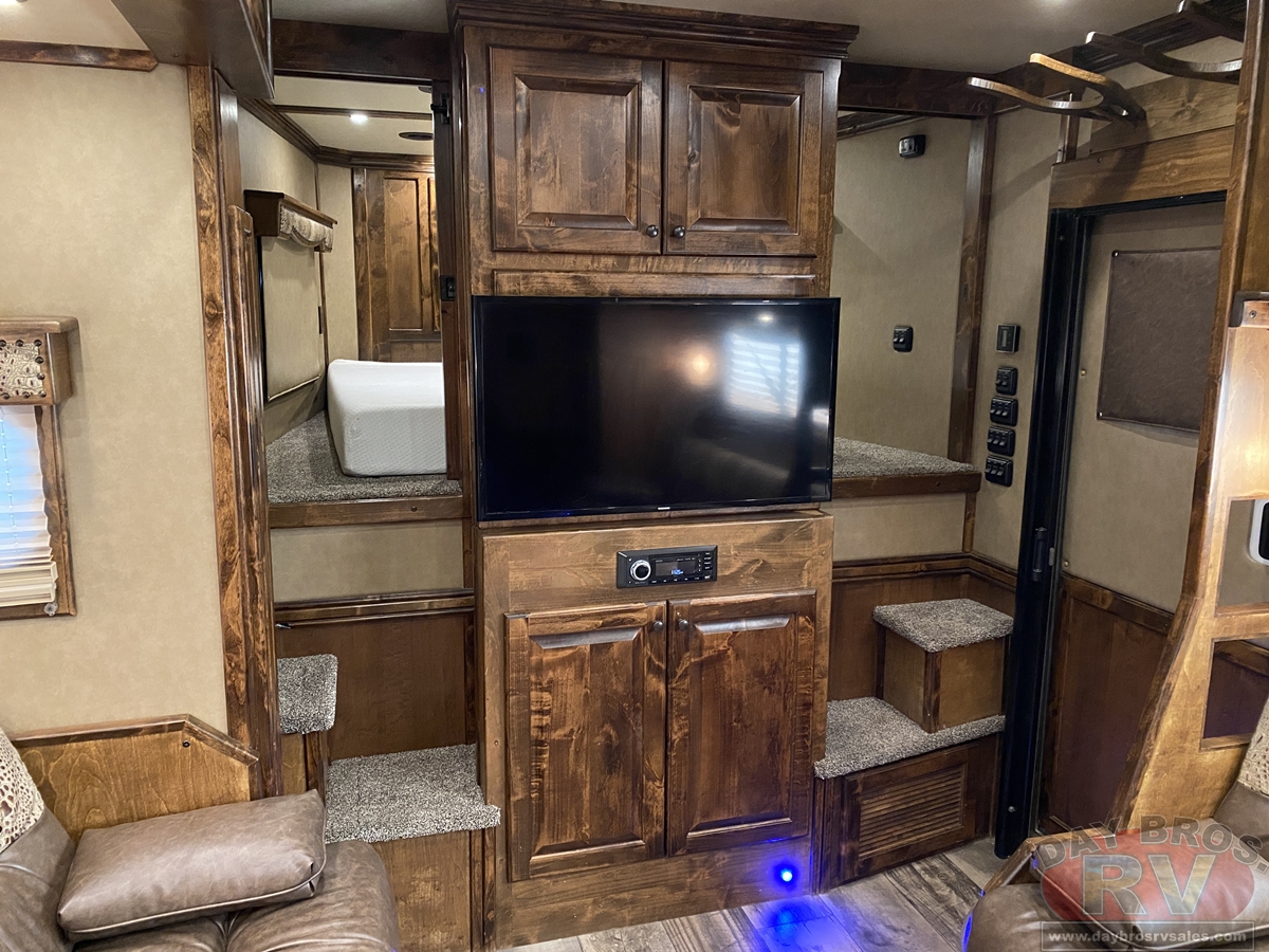 2021 Bloomer Trailers Evolution Outlaw Conversion Horse Trailer