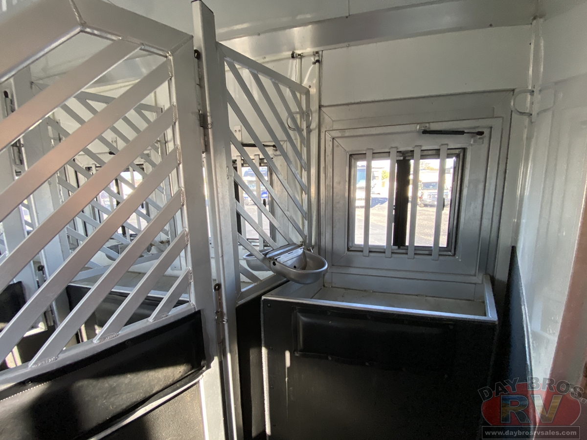 2021 Bloomer Trailers Evolution Outlaw Conversion Horse Trailer