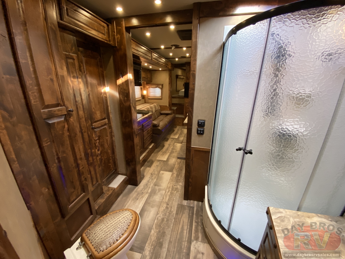 2021 Bloomer Trailers Evolution Outlaw Conversion Horse Trailer