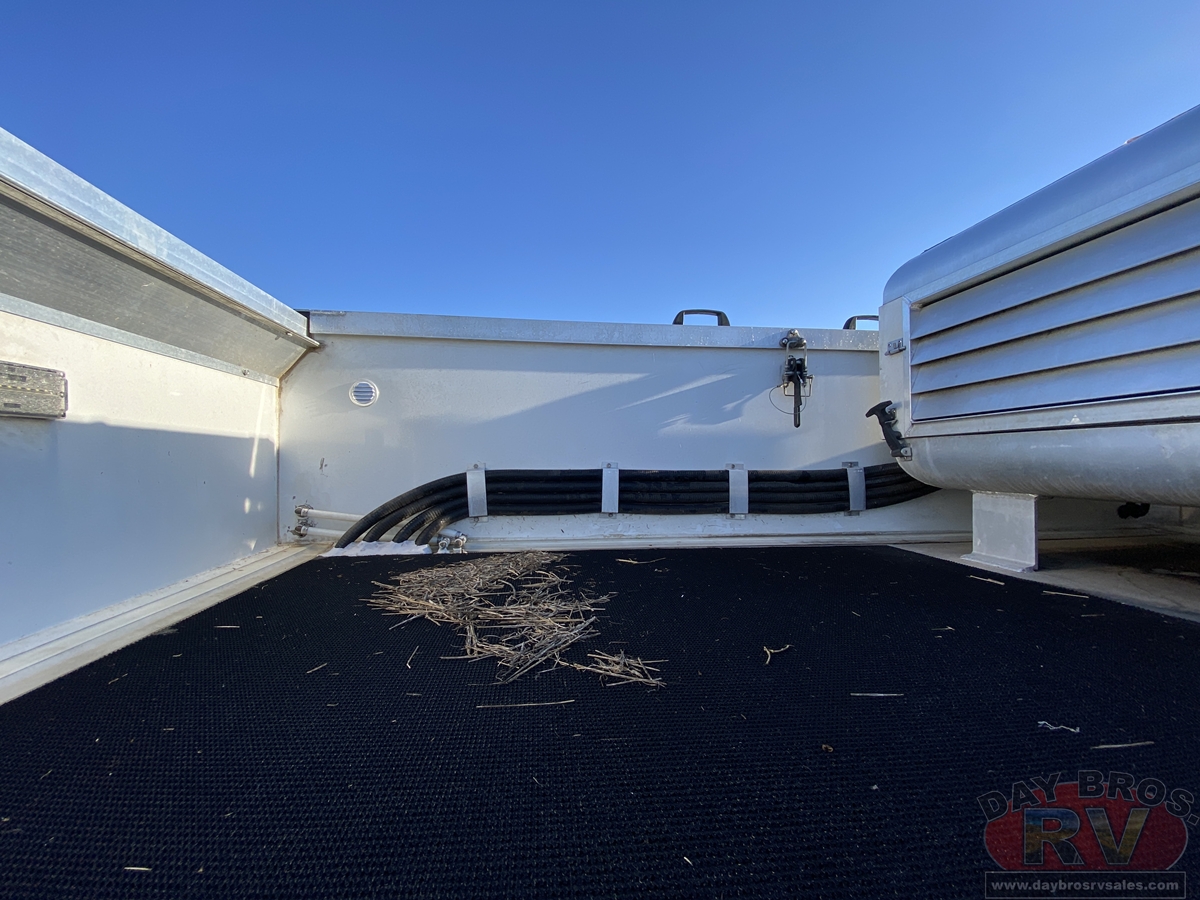 2021 Bloomer Trailers Evolution Outlaw Conversion Horse Trailer