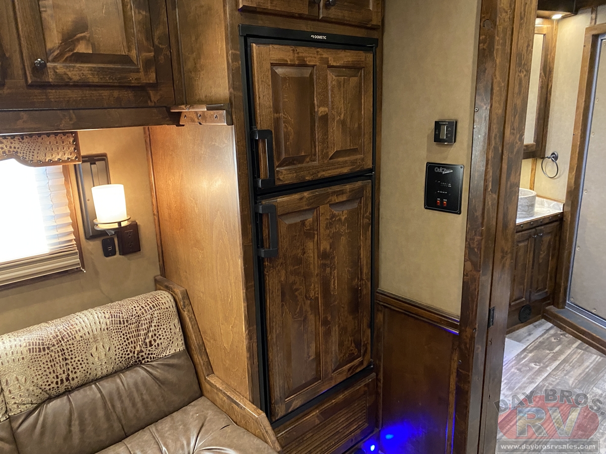 2021 Bloomer Trailers Evolution Outlaw Conversion Horse Trailer