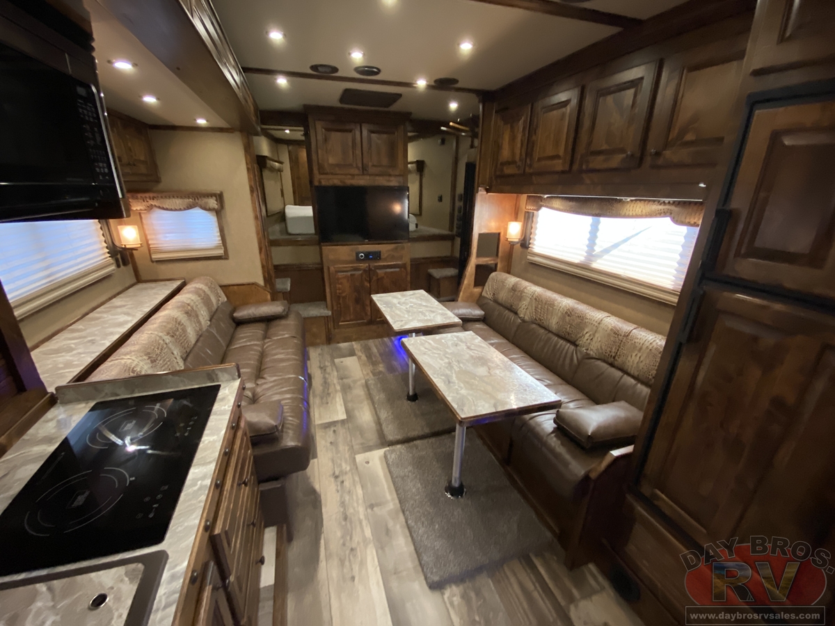 2021 Bloomer Trailers Evolution Outlaw Conversion Horse Trailer