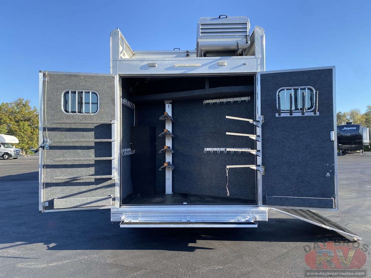 2021 Bloomer Trailers Evolution Outlaw Conversion Horse Trailer