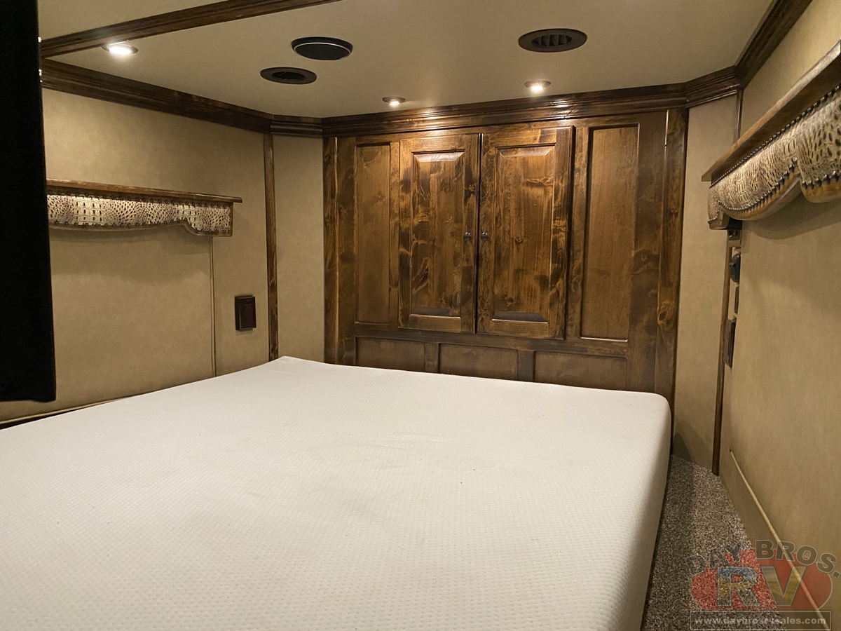 2021 Bloomer Trailers Evolution Outlaw Conversion Horse Trailer