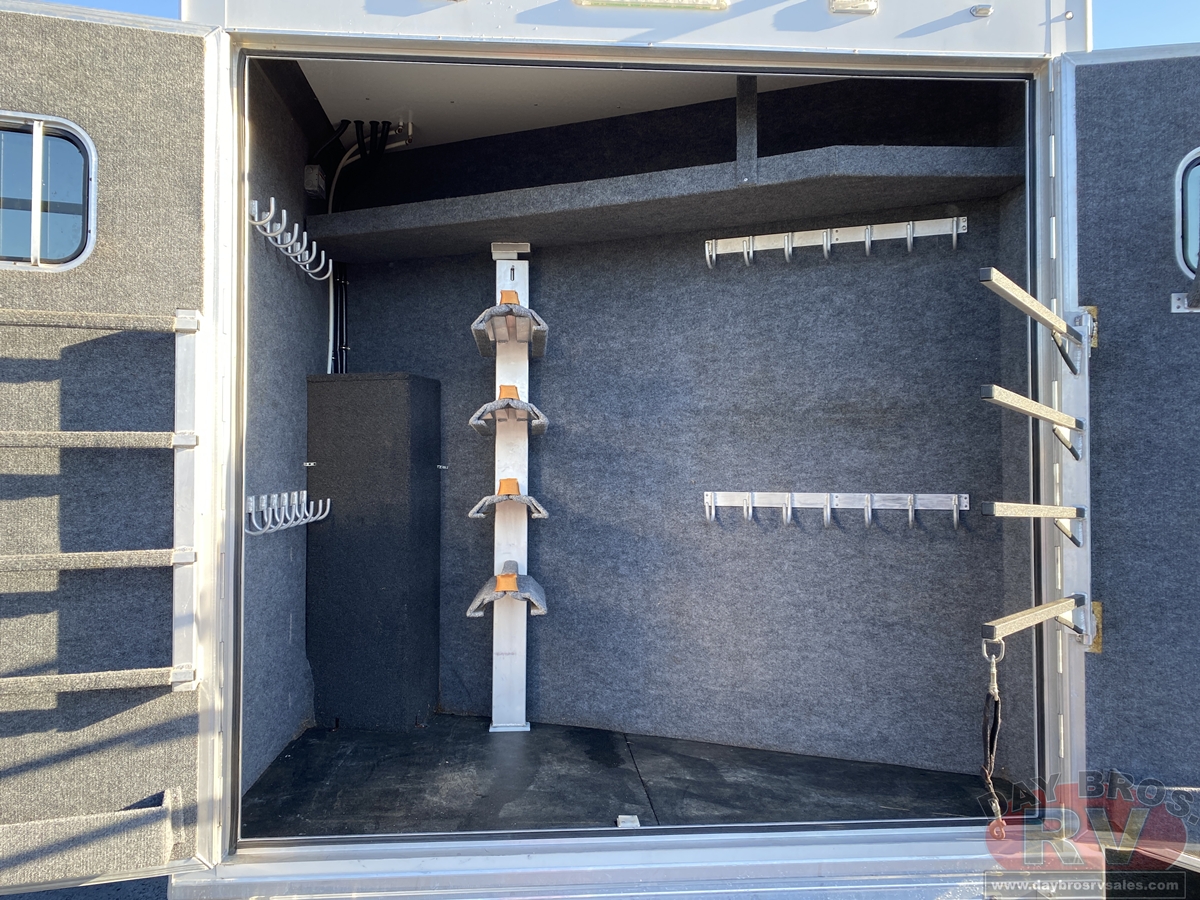 2021 Bloomer Trailers Evolution Outlaw Conversion Horse Trailer