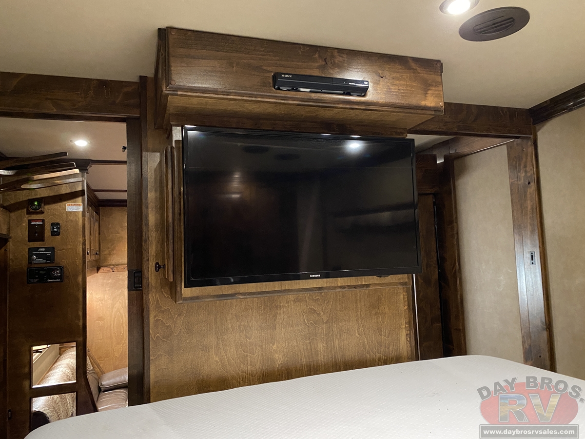 2021 Bloomer Trailers Evolution Outlaw Conversion Horse Trailer
