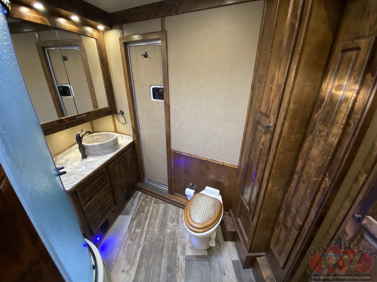 2021 Bloomer Trailers Evolution Outlaw Conversion Horse Trailer