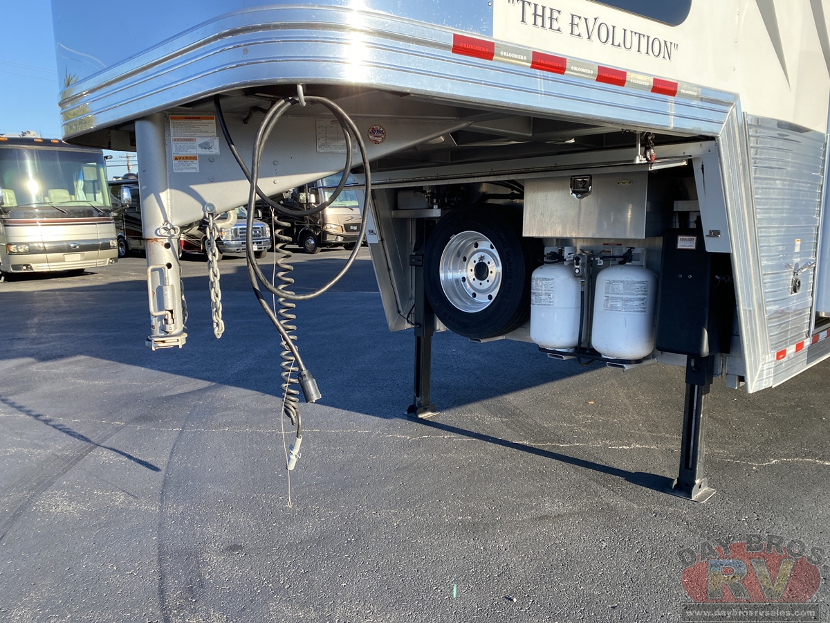 2021 Bloomer Trailers Evolution Outlaw Conversion Horse Trailer