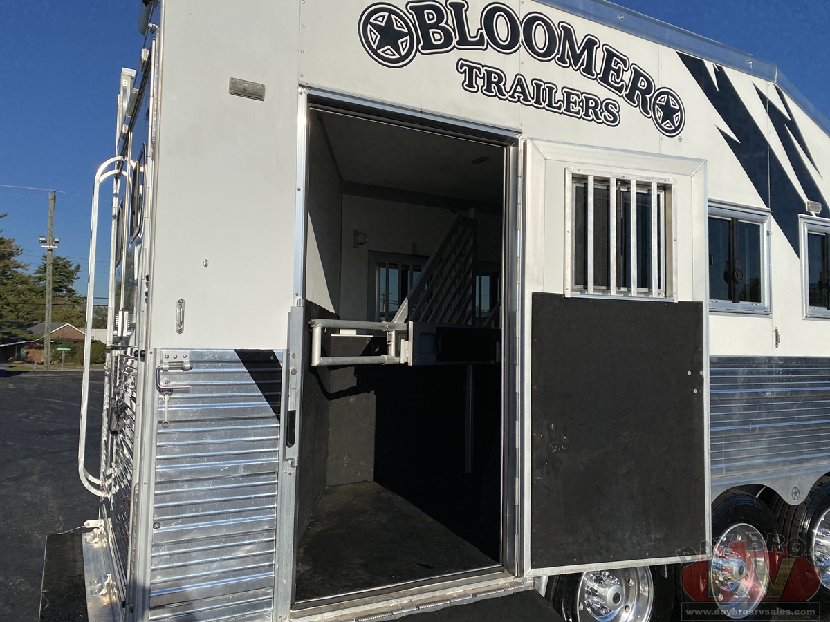 2021 Bloomer Trailers Evolution Outlaw Conversion Horse Trailer