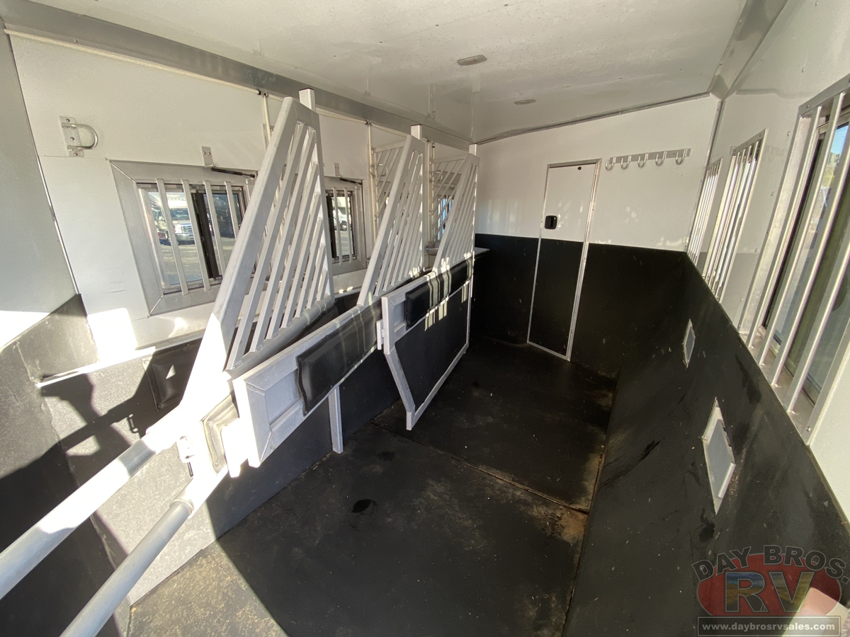2021 Bloomer Trailers Evolution Outlaw Conversion Horse Trailer