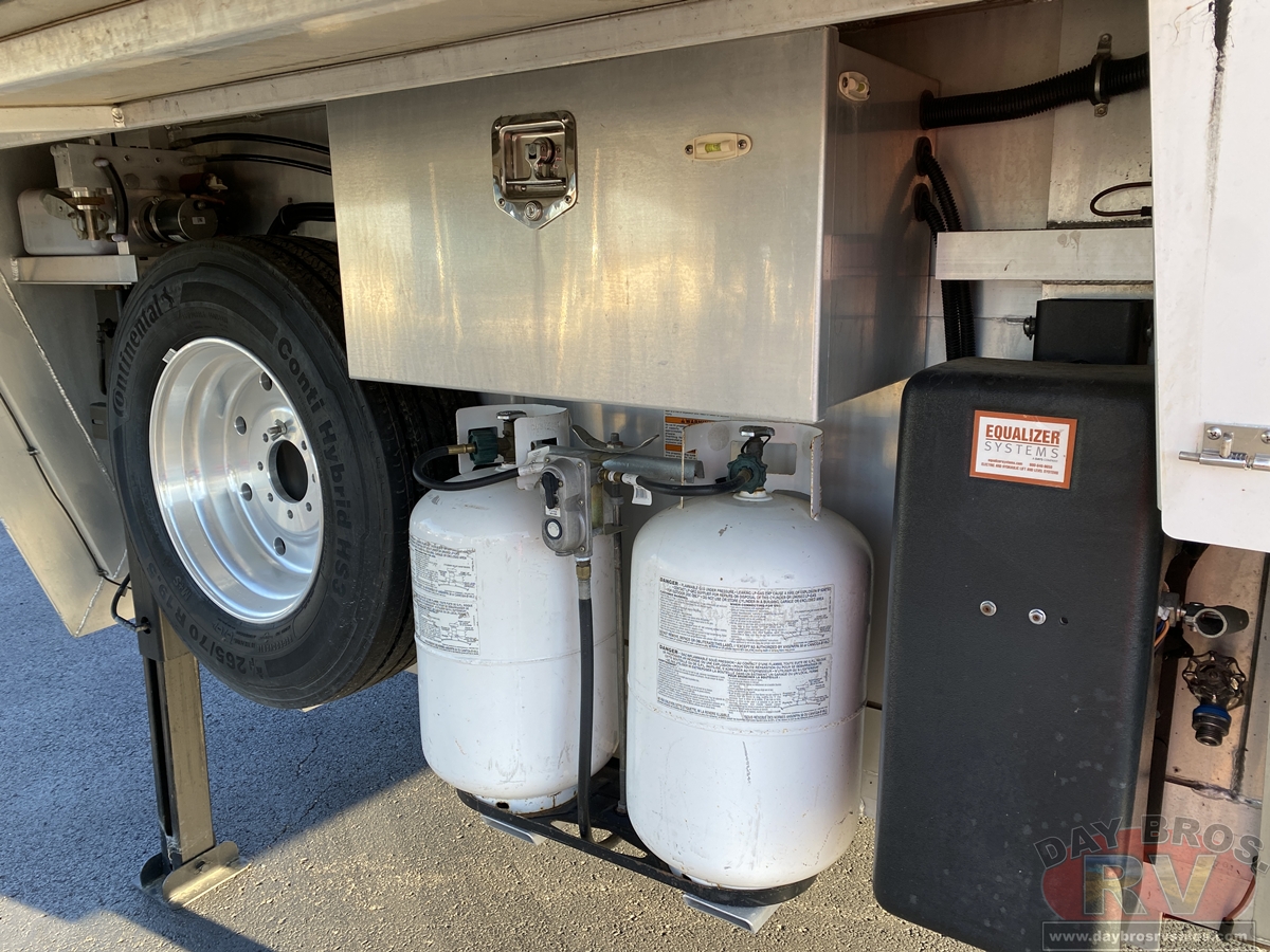 2021 Bloomer Trailers Evolution Outlaw Conversion Horse Trailer