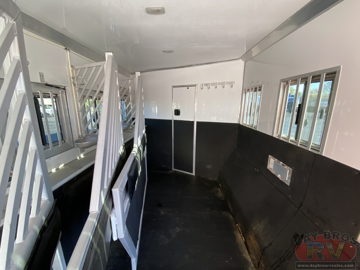2021 Bloomer Trailers Evolution Outlaw Conversion Horse Trailer